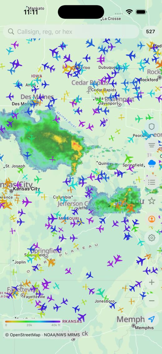 Weather radar reflectivity overlaid beneath live aircraft traffic.